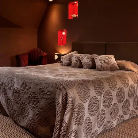 Chateau De Paterne 4*