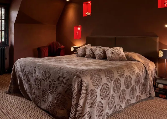 Chateau De Paterne 4*