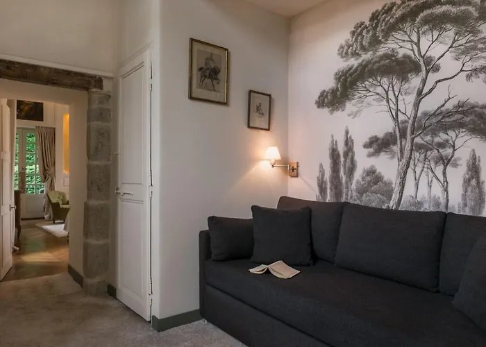 Chateau De Paterne 4*